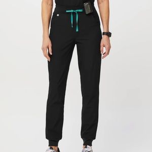 FIGS Women’s black High Waisted Zamora™ FREEx™ Jogger Scrub Pants - Small / Tall